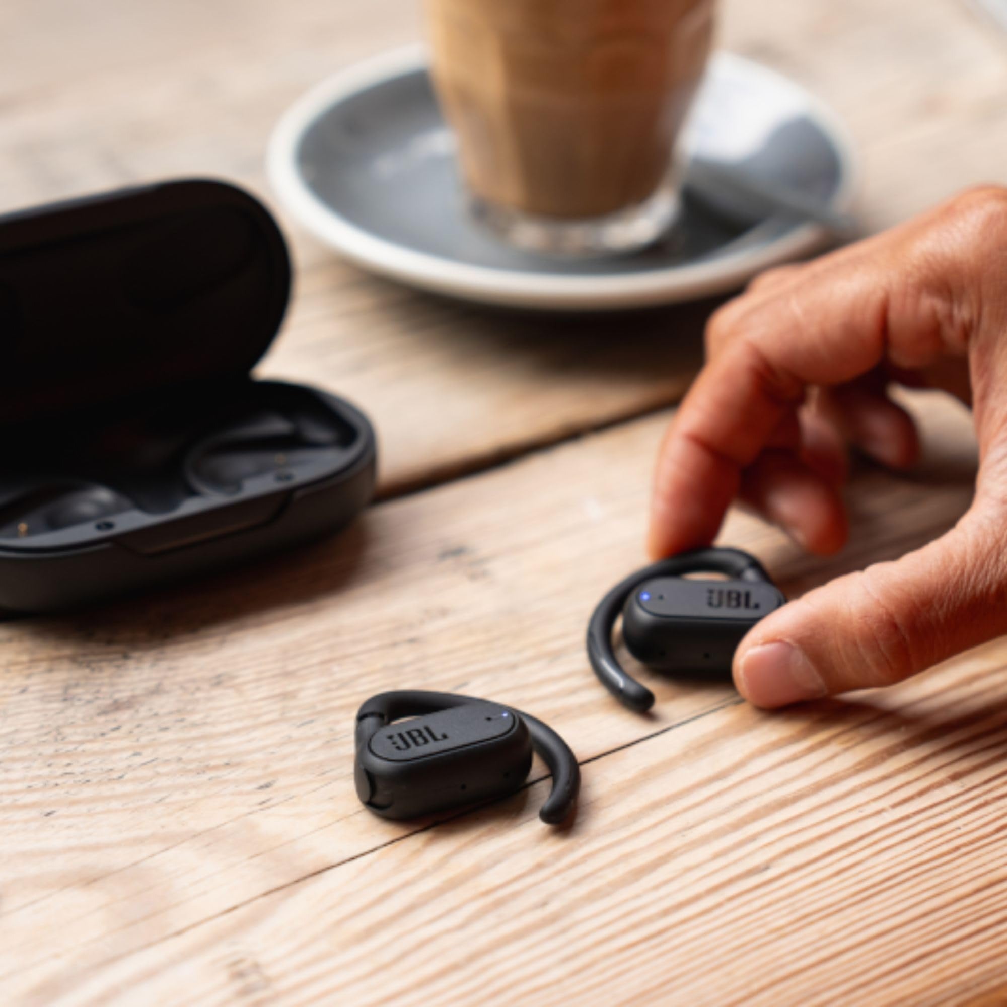 سماعات JBL Soundgear Sense الل - مراجعة Sports Earphone Hook وسعره